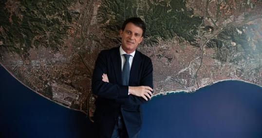 Valls, fotografiado en su oficina electoral, en Paseo de Gracia