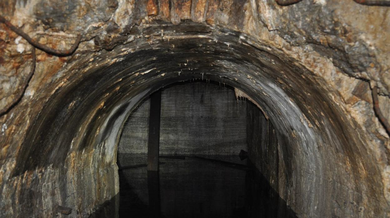 Parte del túnel de la línea descubierta