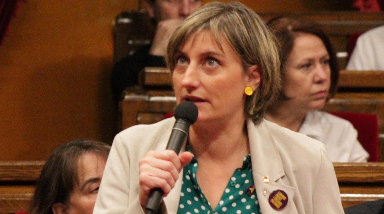La consejera Alba Vergés durante la sesión en el Parlament