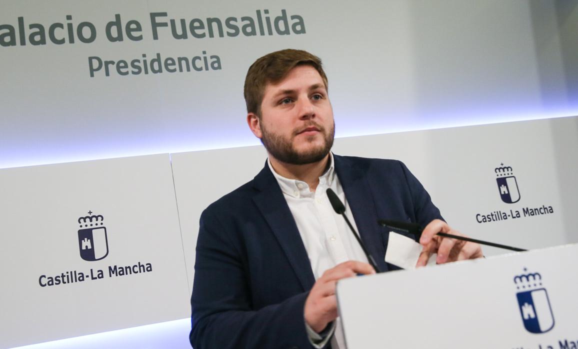 El portavoz del Gobierno de Castilla-La Mancha, Nacho Hernando, en rueda de prensa