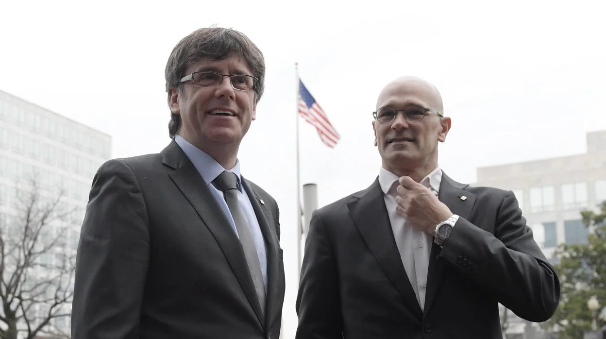 Carles Puigdemont y Raül Romeva en una visita a Washington en marzo de 2017