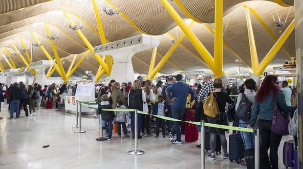 Huelga en Barajas: «Esto es vergonzoso. Nadie nos responde ni nos da una solución»