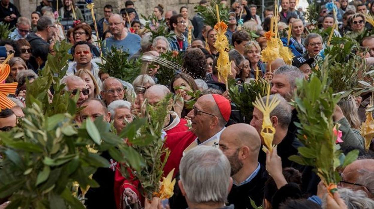 el Cardenal-arzobispo Juan José Omella durante la celebración del Domingo de Ramos