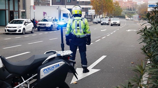 Abofetea a su mujer delante de sus hijos y de la Policía