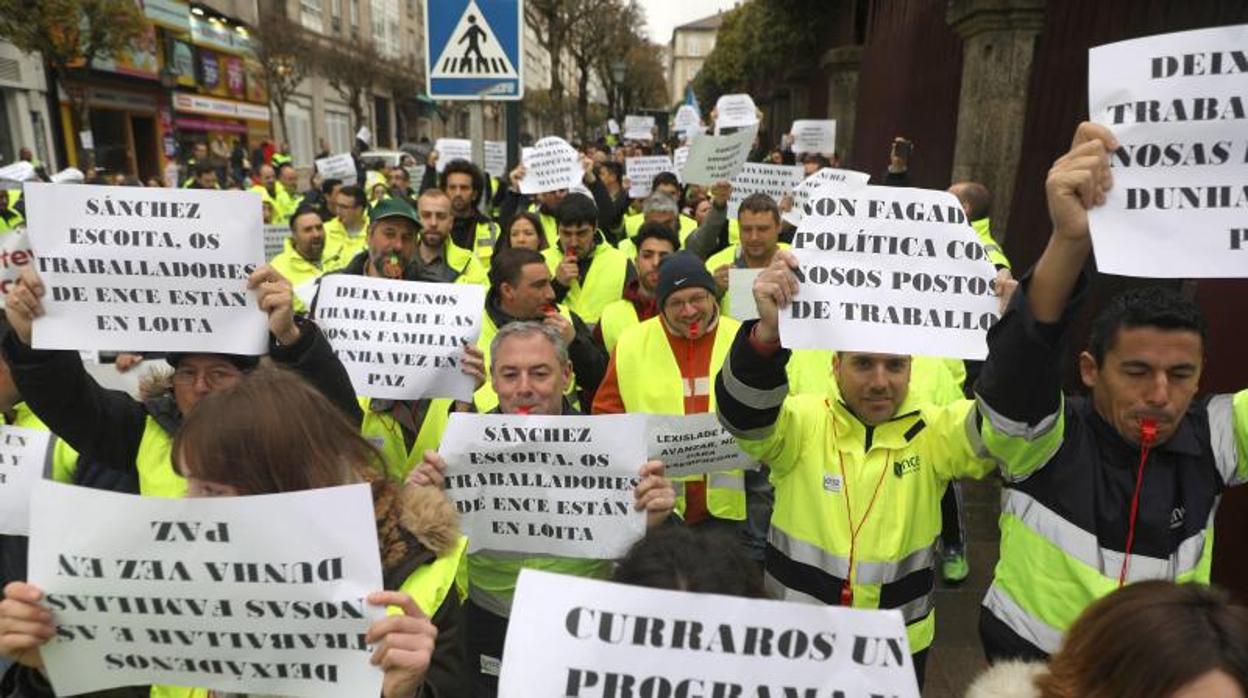 Protesta de los trabajadores de Ence ante el Parlamento gallego la semana pasada