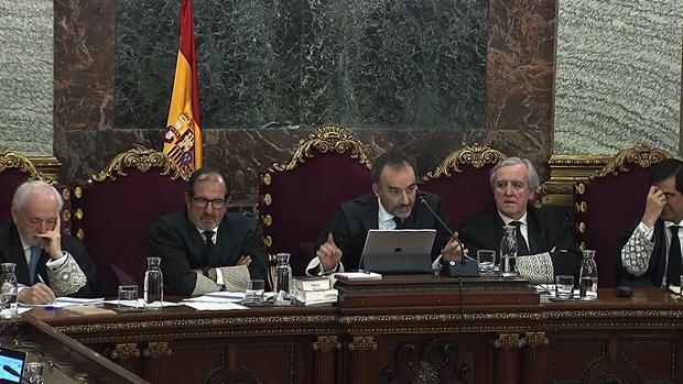 Un policía herido el 1-O: «Niños de ocho años nos gritaban asesinos desde patio de recreo»