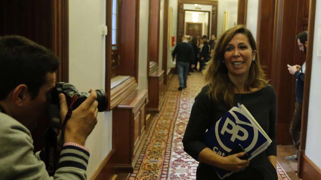 Alicia Sánchez Camacho, en los pasillos del Congreso de los Diputados
