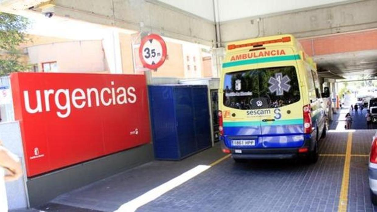 Entrada a las urgencias del hospital Virgen de la Salud