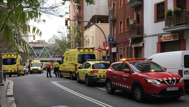 Un bebé, una madre y su hijo de tres años mueren en el incendio de un piso en L'Hospitalet (Barcelona)