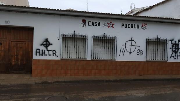 El PSOE denuncia pintadas fascistas en su sede de Campo de Criptana