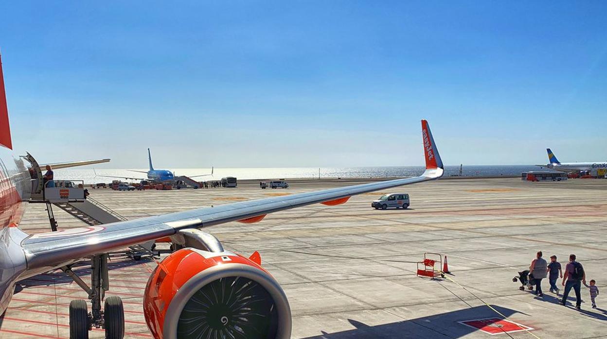 Pillados al intentar volar desde Canarias con varicela