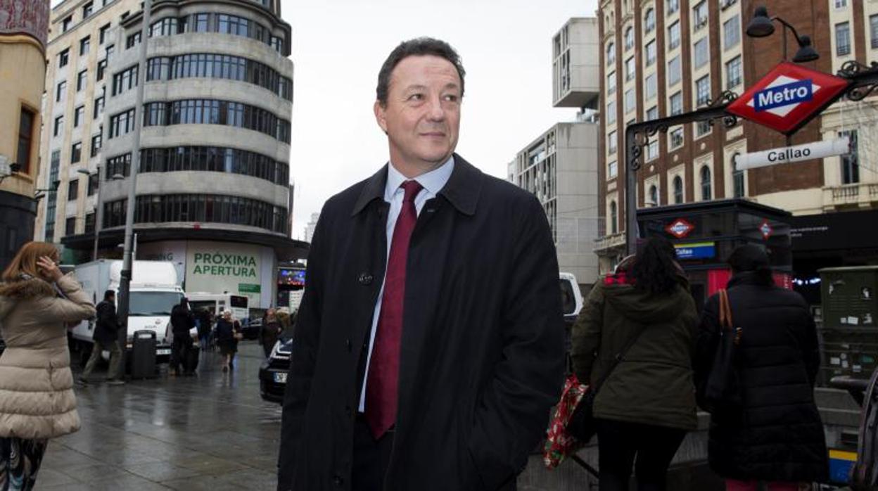 Íñigo Henríquez de Luna, en la plaza del Callao de Madrid