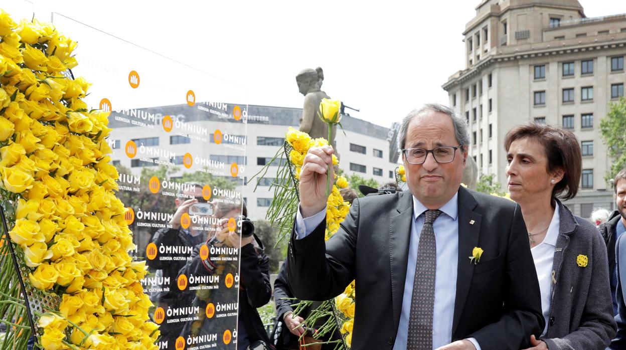 El presidente de la Generalitat, Quim Torra, junto a su esposa Carola Miró