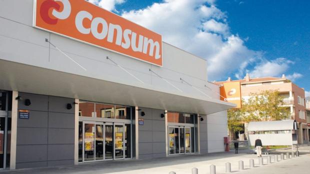 Consum reduce un 80% el plástico que pone en el mercado con sus nuevas bolsas recicladas