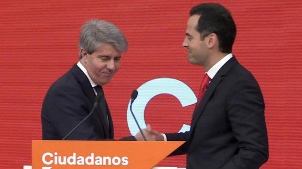 Las «lindezas» entre Garrido y Aguado antes de ser «amigos»: «El oportunismo de Cs no tiene límites»