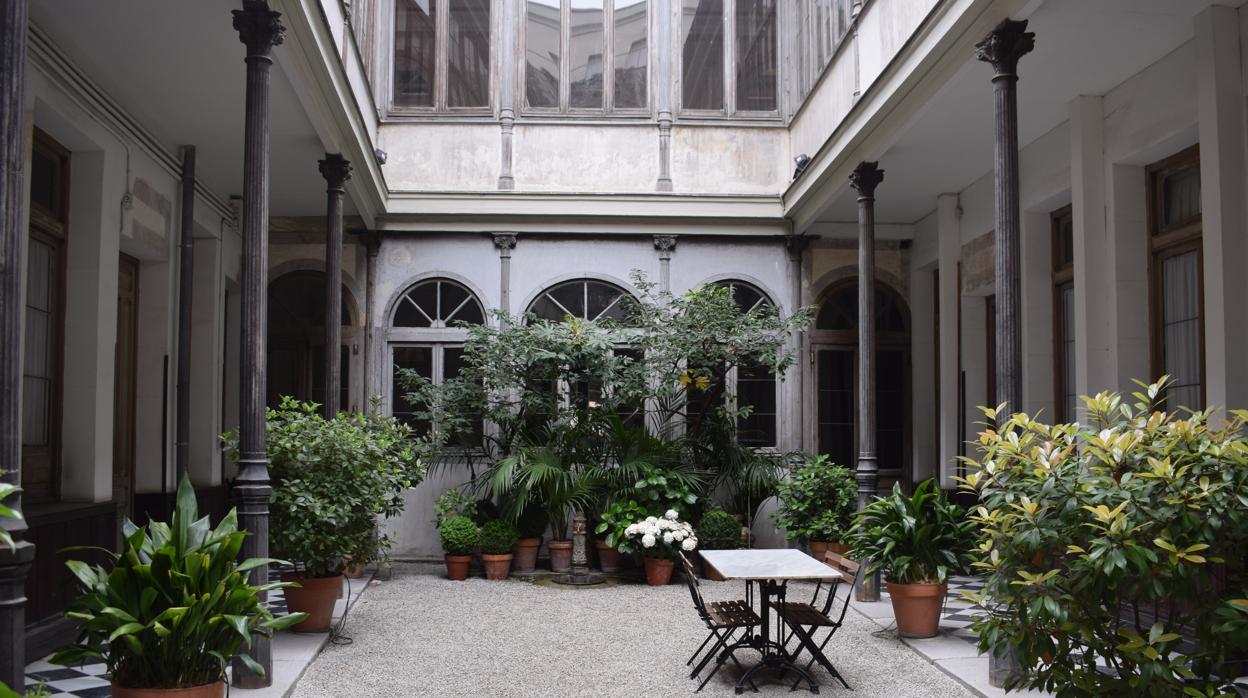 El patio fue lugar de recreo de las alumnas donde se realizaron las primeras clases de gimnasia