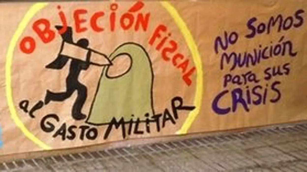 Pintada a favor de la «objeción fiscal al gasto militar» difundida por el Grupo Antimilitarista Tortuga