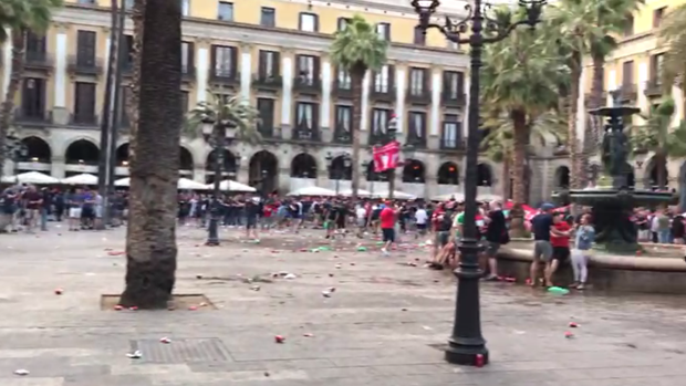 Detenidos seis aficionados del Liverpool por desórdenes en centro Barcelona