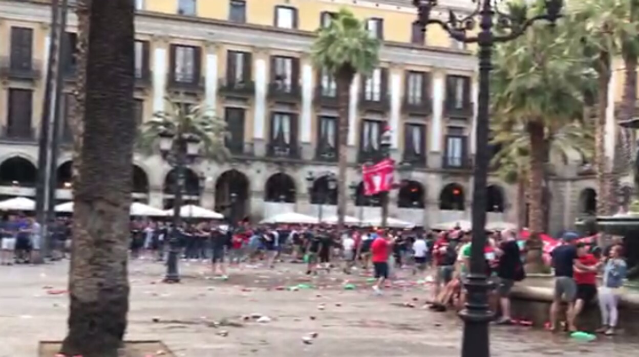 Los aficionados causaron despertectos en plaza Real