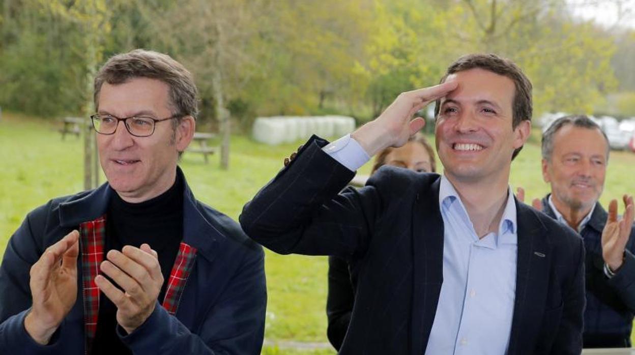 Feijóo y Casado, durante la pasada campaña electoral en un acto del PP en Santiago de Compostela