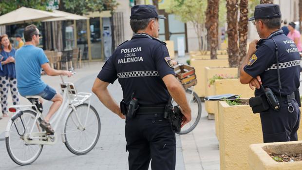 Detienen a un hombre por agredir a su pareja y a la hija de ella cuando intentó mediar