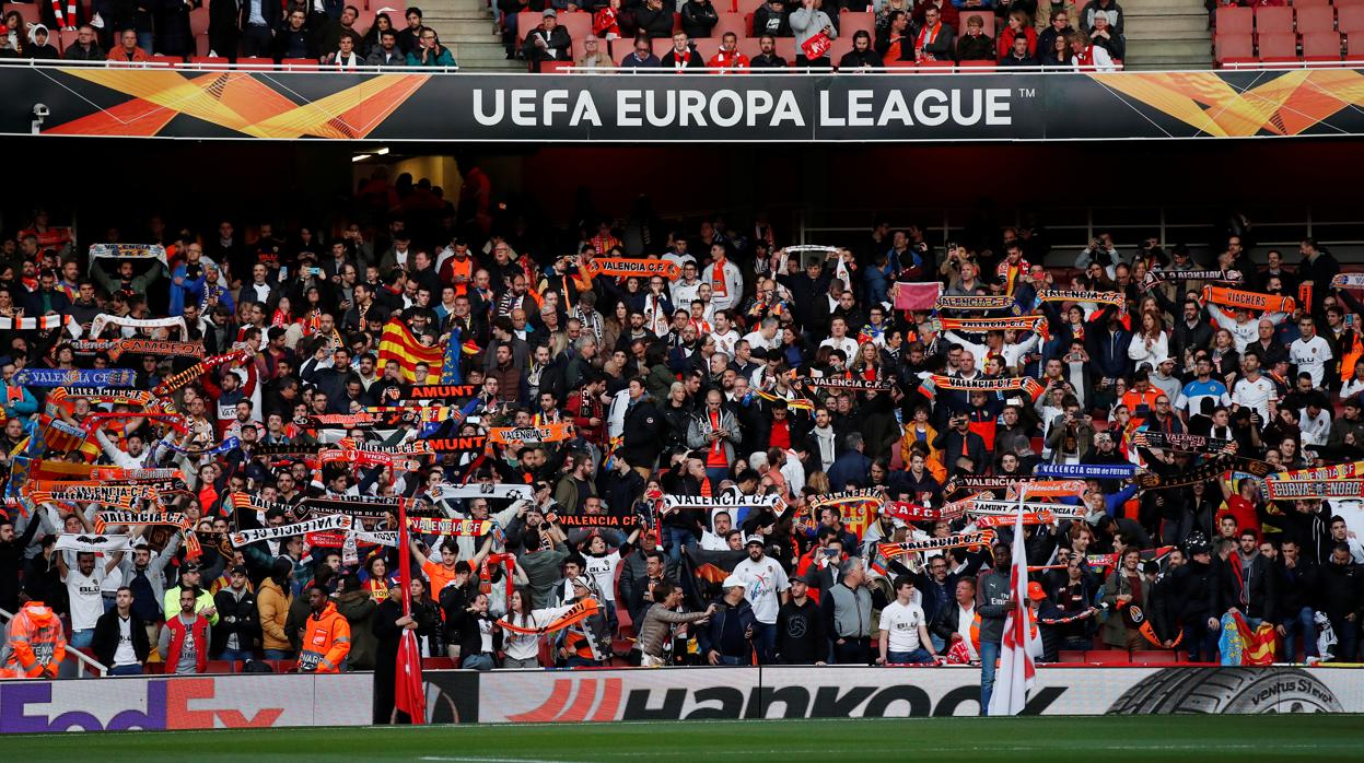 Imagen de la grada de aficionados del Valencia el día del partido contra el Arsenal, en el estadio Emirates