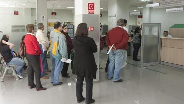 El paro baja en 1.687 personas en abril en Castilla-La Mancha