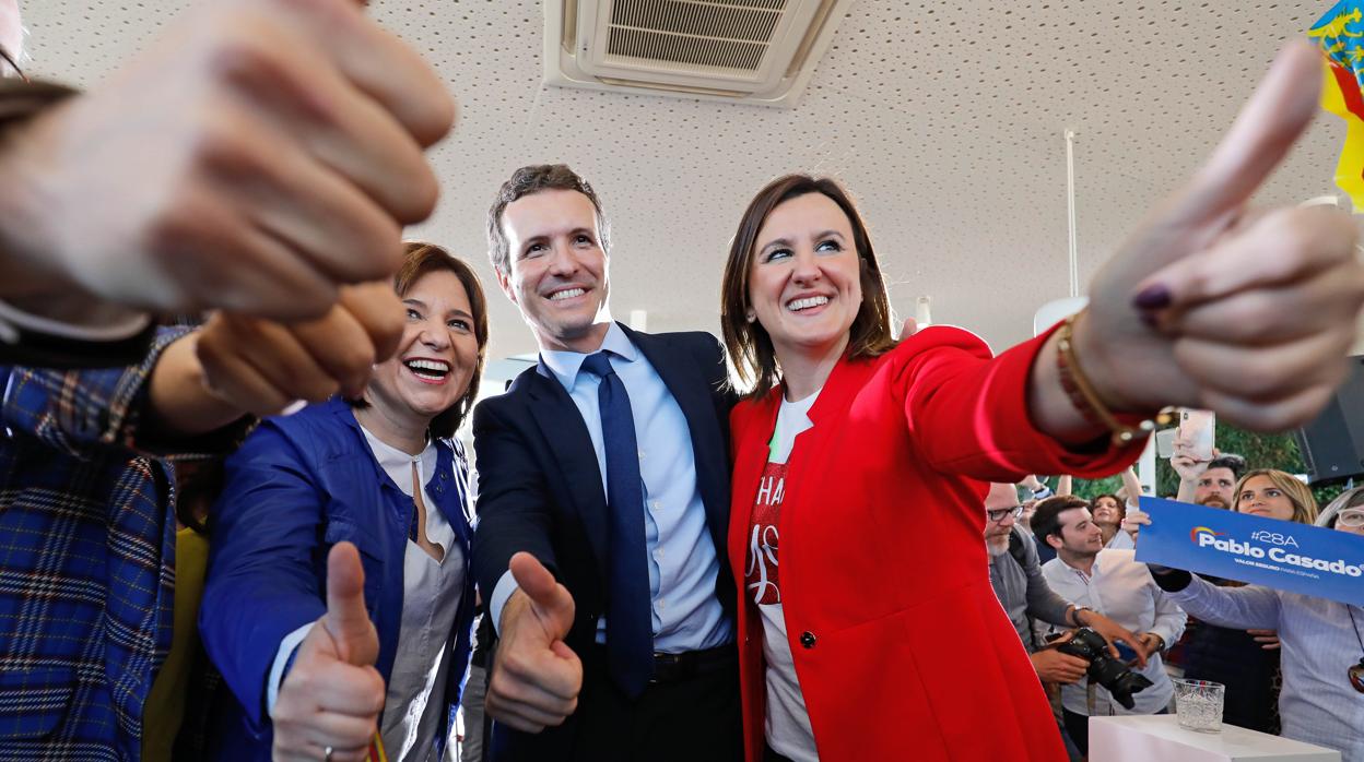 Isabel Bonig, Pablo Casado y María José Catalá, en un acto de la campaña de las generales en Valencia