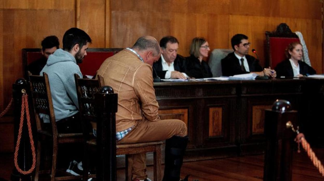 Los acusados durante el juicio celebrado en la Audiencia Provincial de Orense