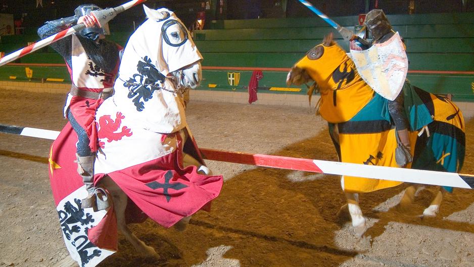 Torneo medieval a caballo para que Robin Hood salve a Lady Marian