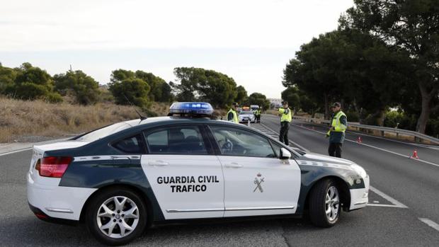 Muere un conductor de 75 años tras caer desde seis metros de altura por un terraplén