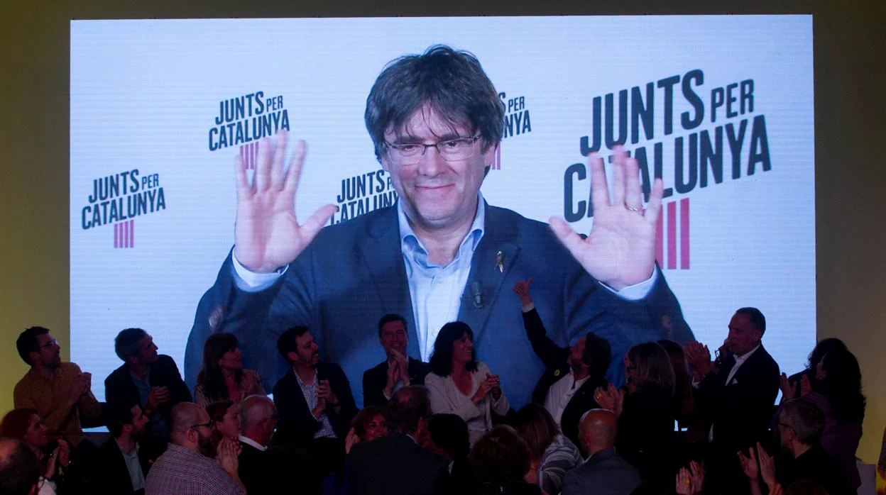 Carles Puigdemont en un acto de campaña de su partido