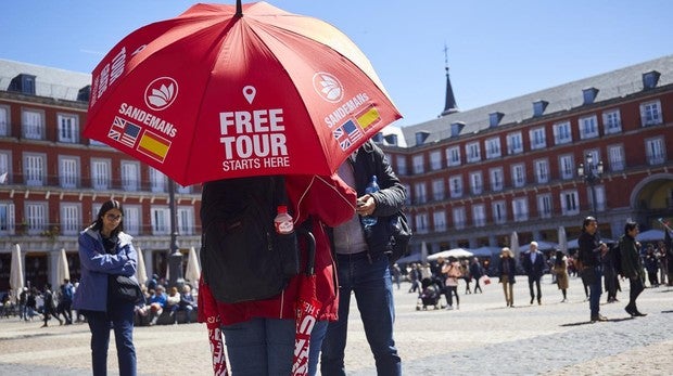 El PSOE abre la puerta a imponer una tasa turística en la Comunidad de Madrid