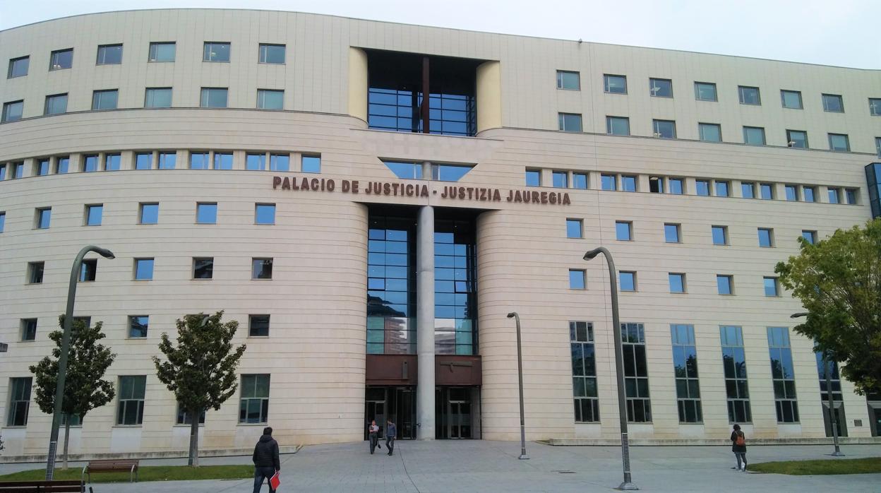 FFachada de la Audiencia Provincial de Navarra