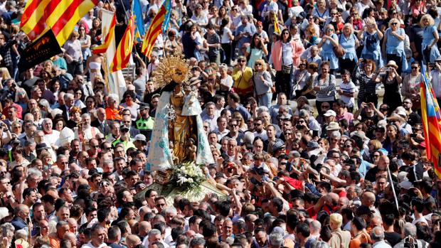 Fiesta de la Virgen de los Desamparados 2019: miles de valencianos acompañan a su patrona