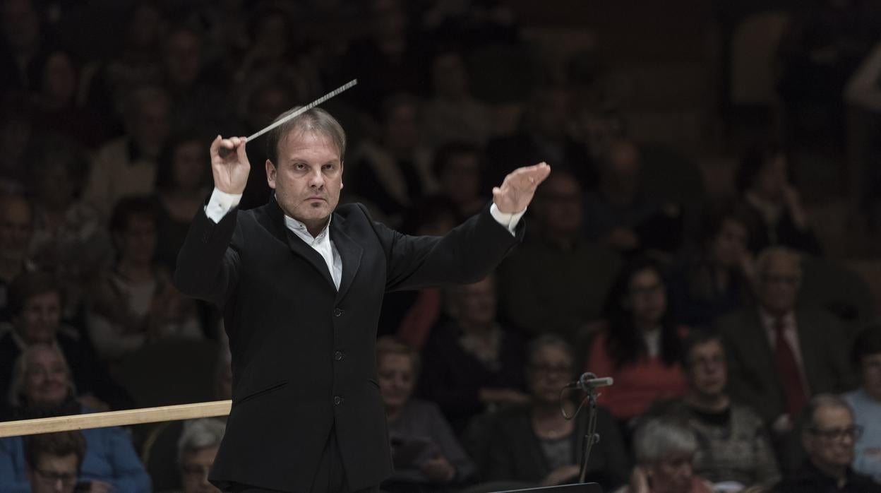 Pascual-Vilaplana, durante un concierto