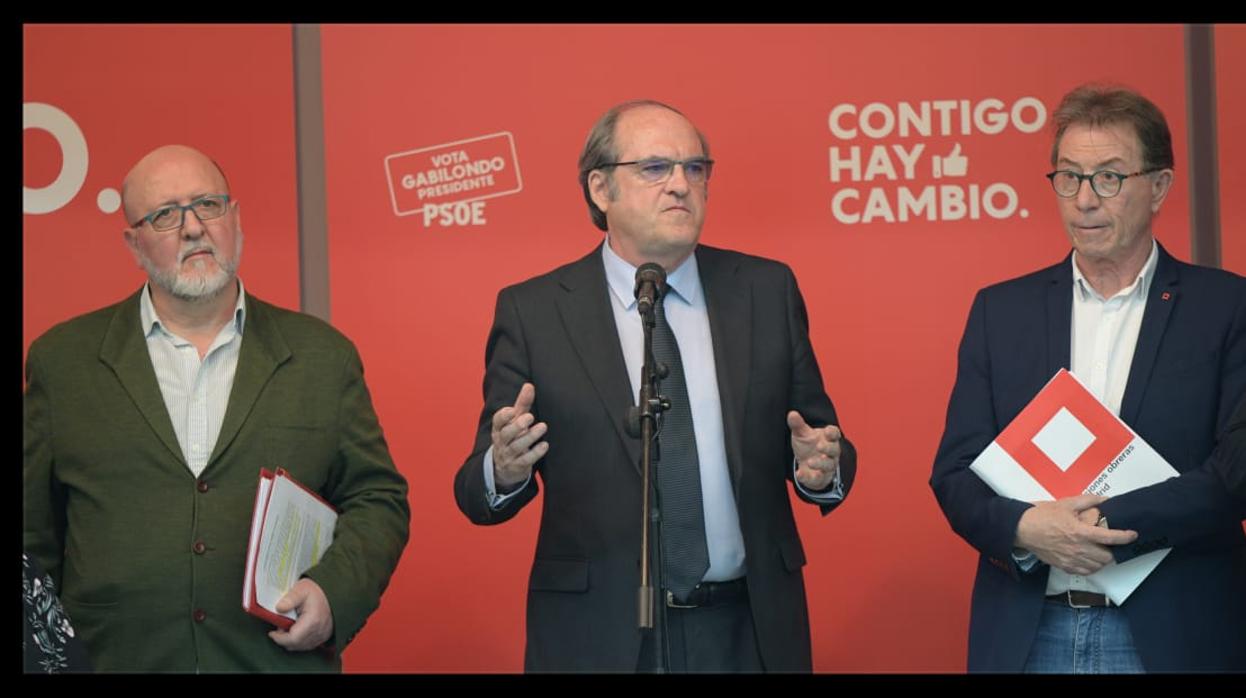 Ángel Gabilondo, con los secretarios generales de UGT-Madrid (izq.) y CC.OO. Madrid