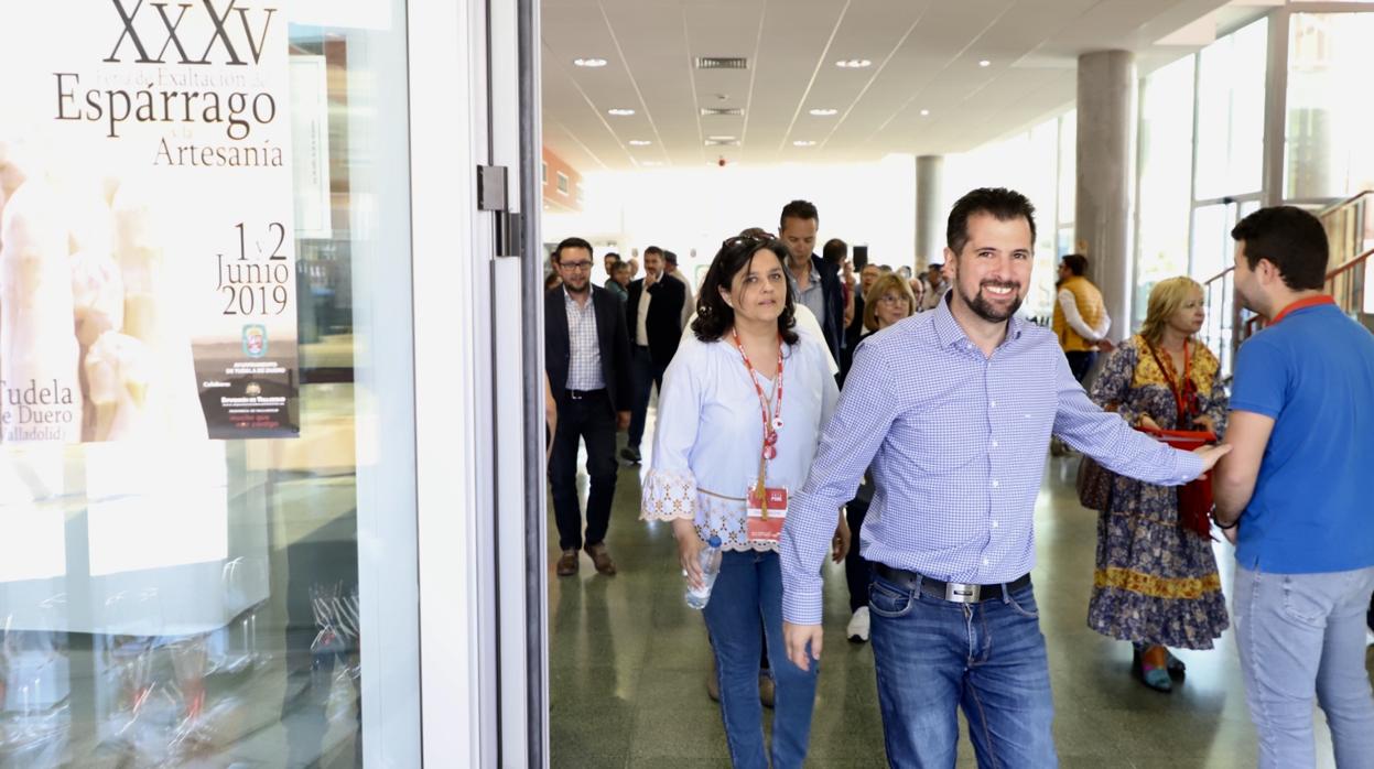 El candidato socialista a la Presidencia de la Junta, Luis Tudanca, visita en Tudela de Duero