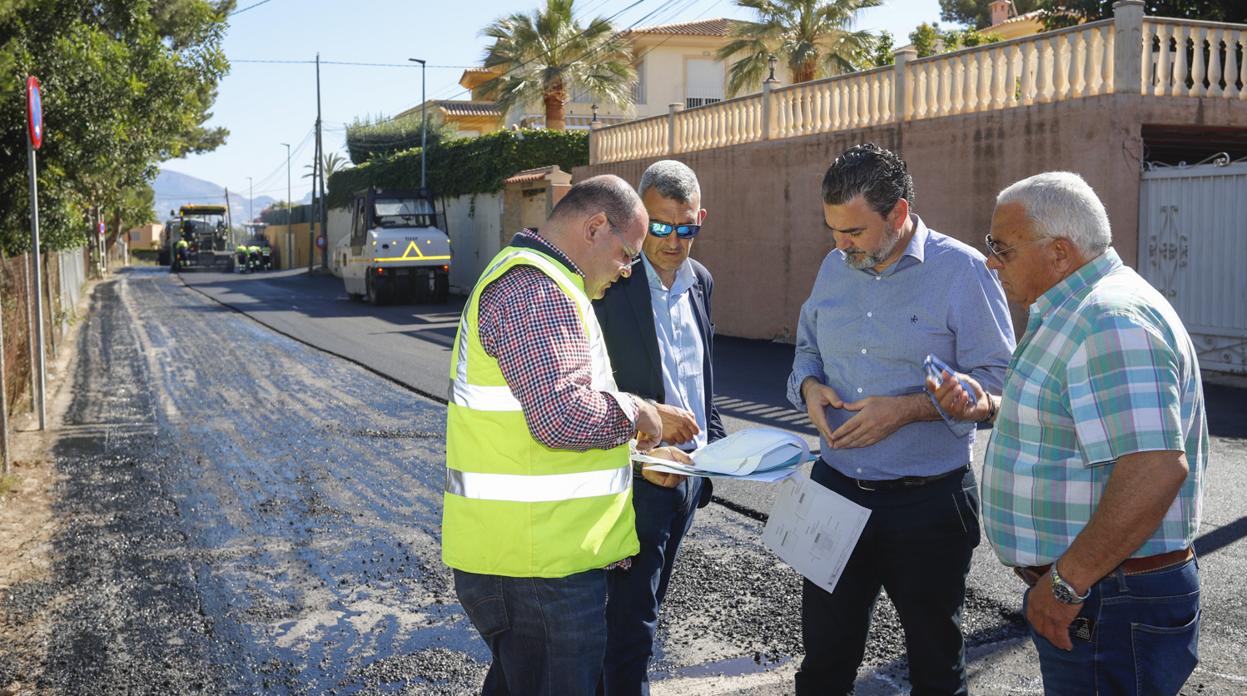 El alcalde de Alfaz informando de mejoras en una calle en una nota de prensa enviada a los medios de comunicación este miércoles 15 de mayo, en campaña electoral