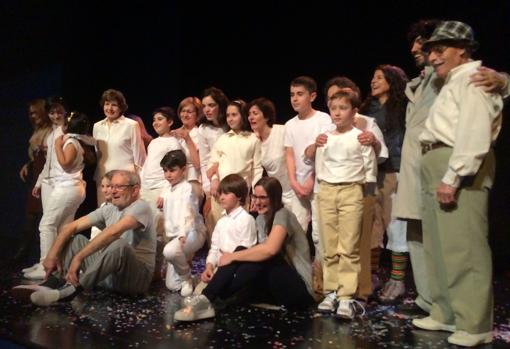 Mayores con Alzheimer y niños sin prejuicios protagonizan juntos una obra de teatro en Fuenlabrada