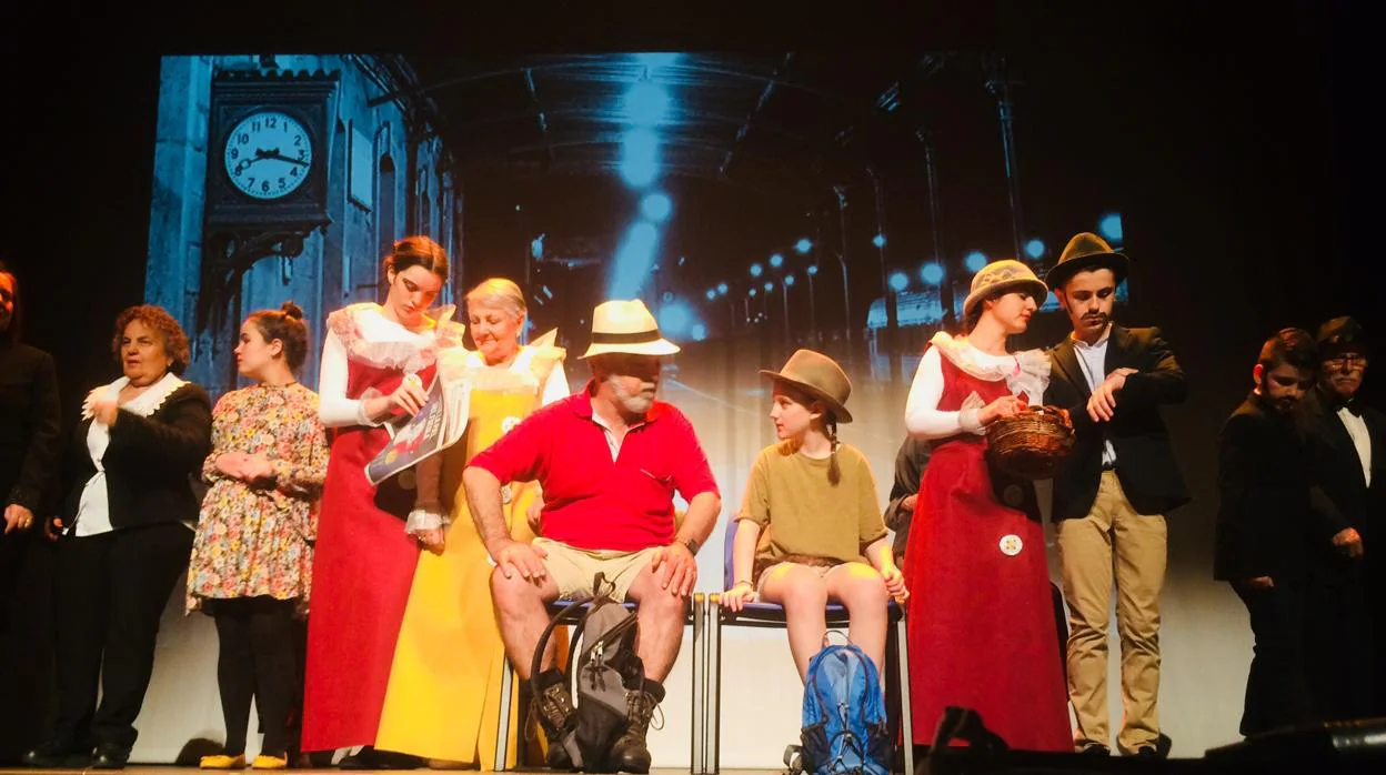 Mayores con Alzheimer y niños sin prejuicios protagonizan juntos una obra de teatro en Fuenlabrada