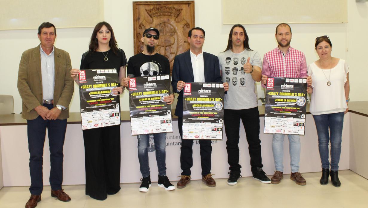 Carlos Madero, en el centro, durante la presentación del evento