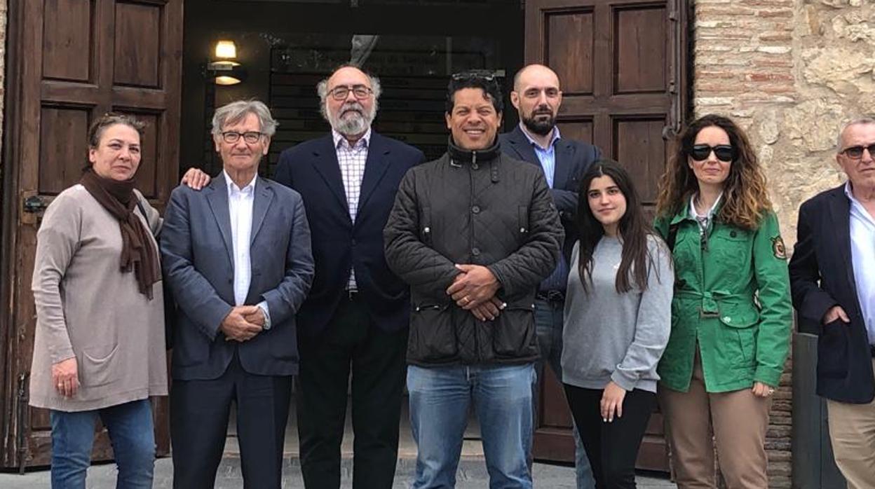 Narciso Pérez (segundo por la izquierda) es el candidato del Partido de Jubilados y Pensionistas de España (PJPE) en Torrijos. En la imagen, con otros miembros de la lista