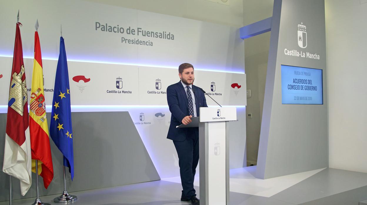 El portavoz de la Junta, Nacho Hernando, durante la ruenda de prensa