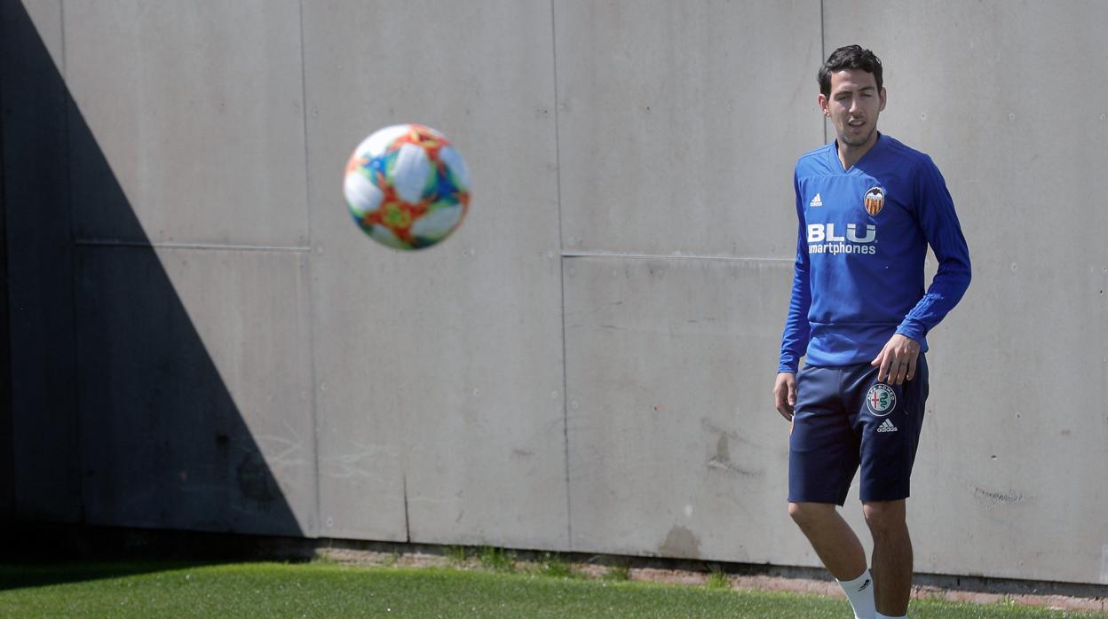 Imagen de Parejo durante un entrenamiento del Valencia