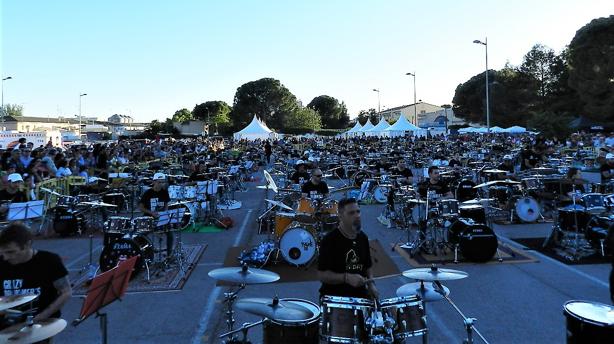 Quintanar de la Orden bate el Guinnes World Record del mayor número de bateristas tocando a la vez