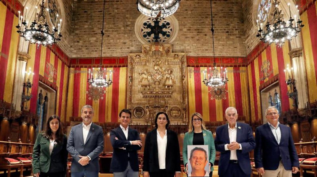 Los candidatos, ayer en el Saló de Cent del Ayuntamiento posando para Efe