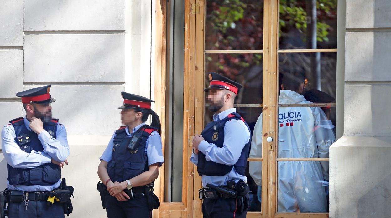 Agentes en el local donde ocurrieron los hechos