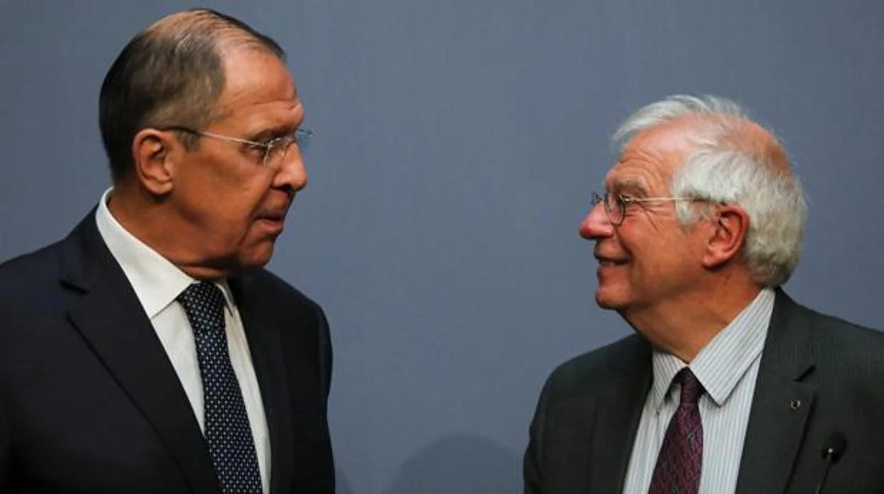 Sergei Lavrov y Josep Borrell, ministros de Exteriores de Rusia y España, en una imagen de archivo