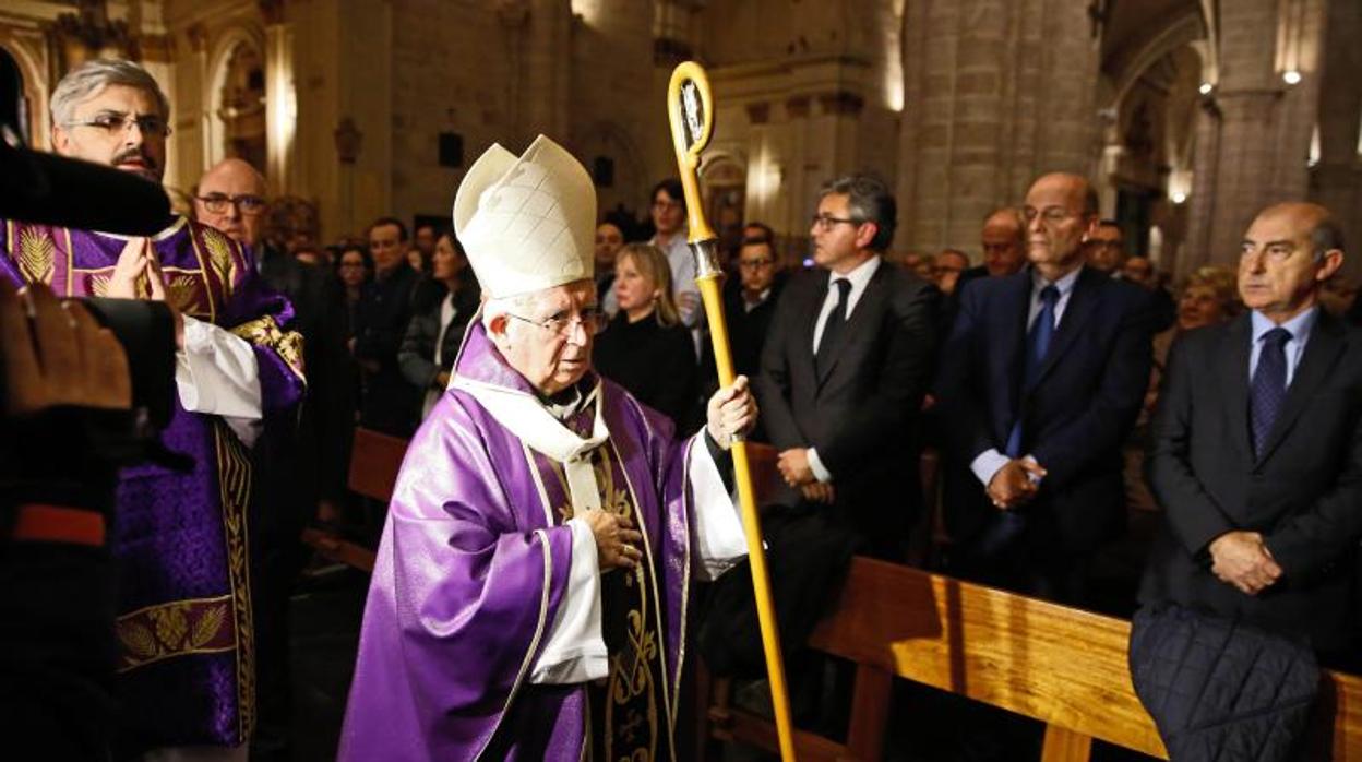 El arzobispo de Valencia, Antonio Cañizares, en un acto religioso